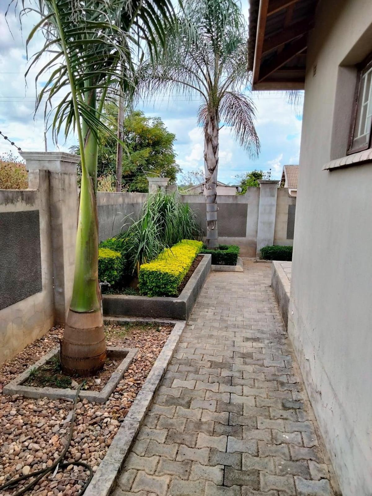 Grey Oak Holiday House Bulawayo Exterior photo