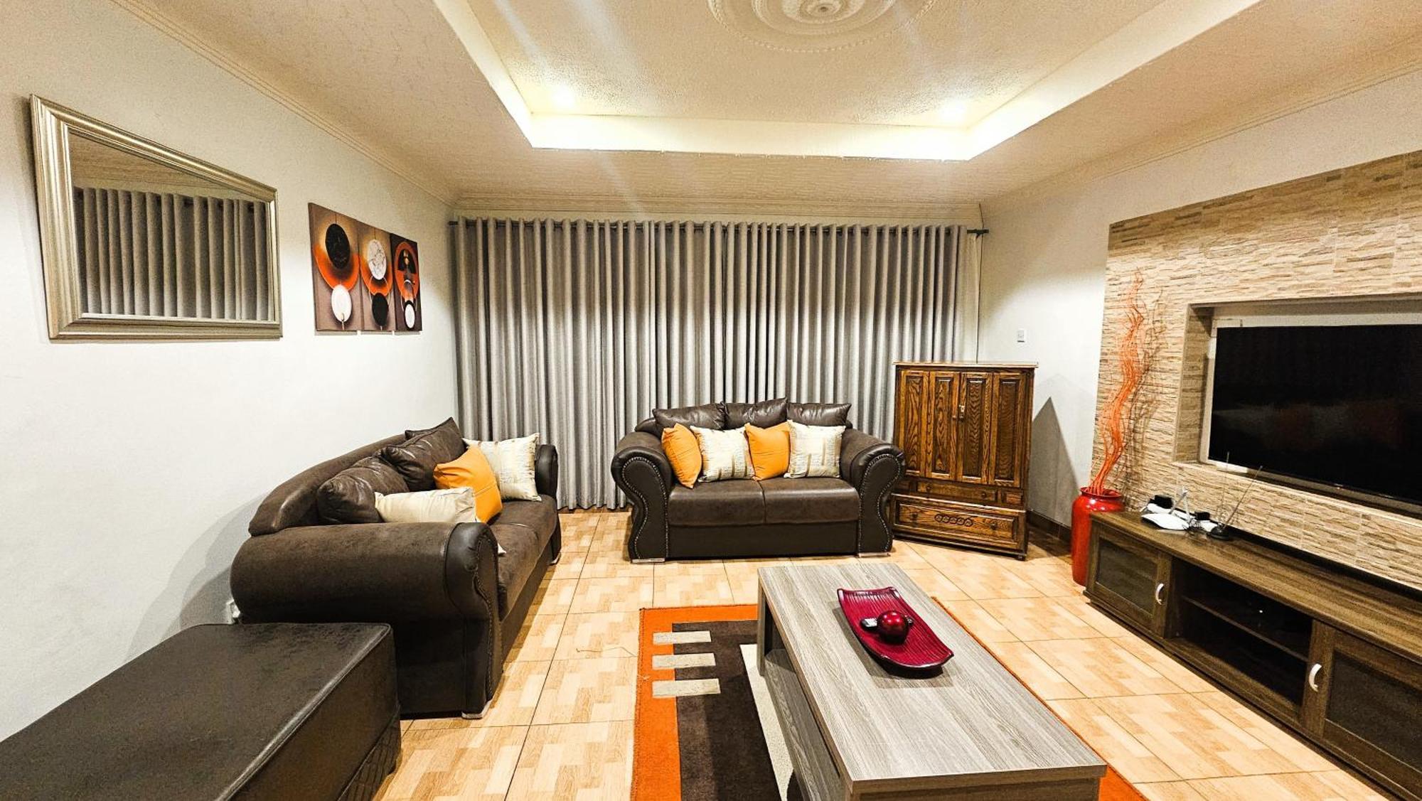 Grey Oak Holiday House Bulawayo Exterior photo