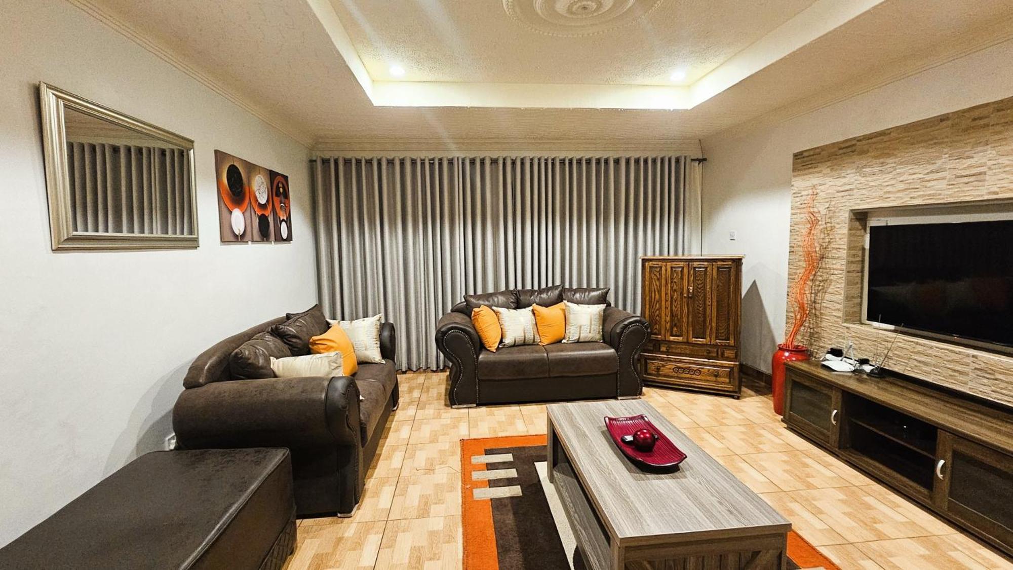 Grey Oak Holiday House Bulawayo Exterior photo