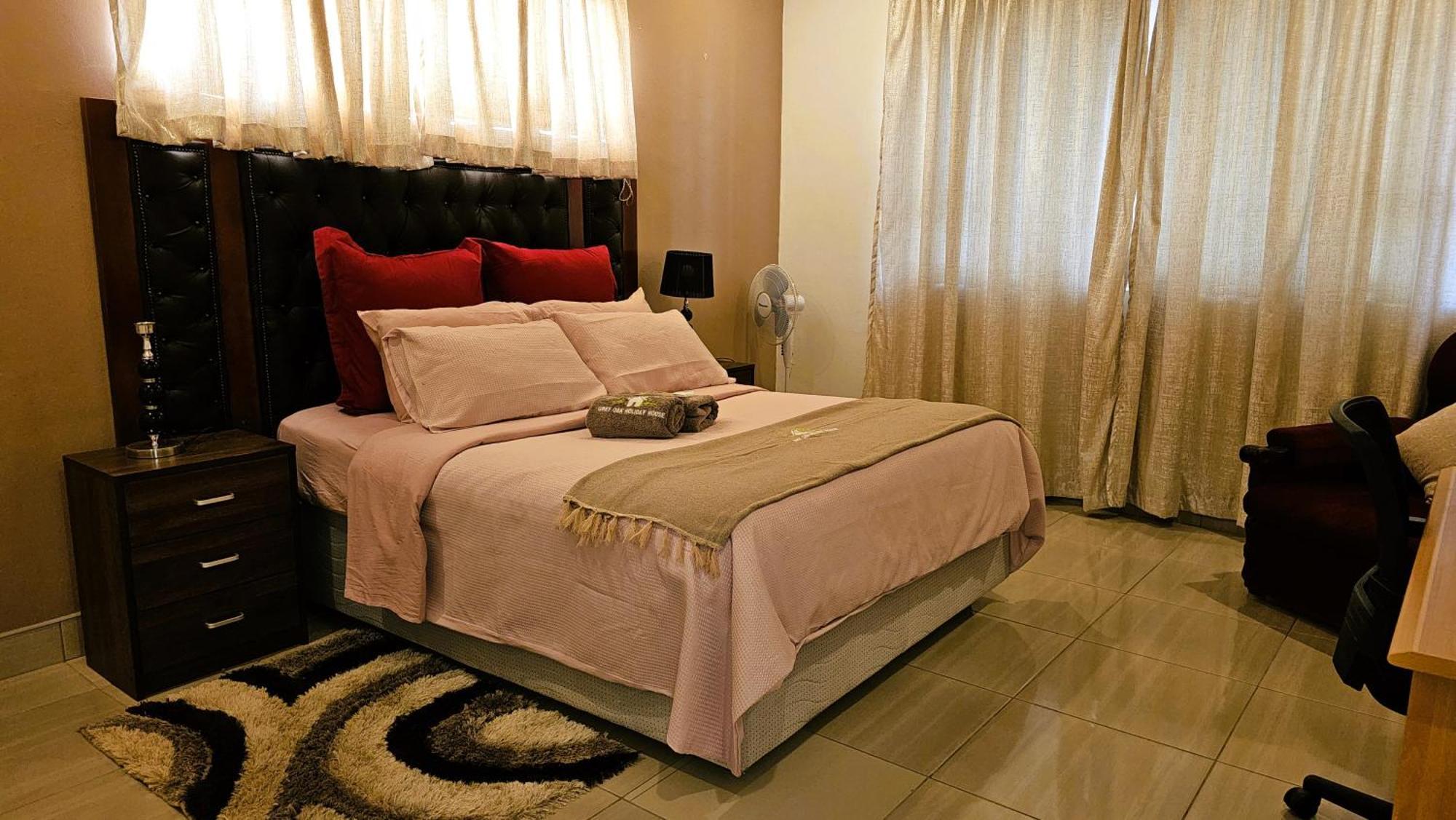 Grey Oak Holiday House Bulawayo Exterior photo