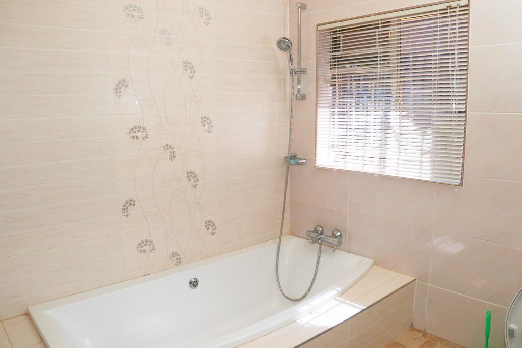 Grey Oak Holiday House Bulawayo Exterior photo