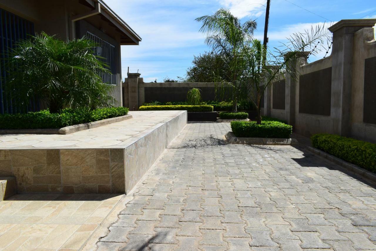 Grey Oak Holiday House Bulawayo Exterior photo