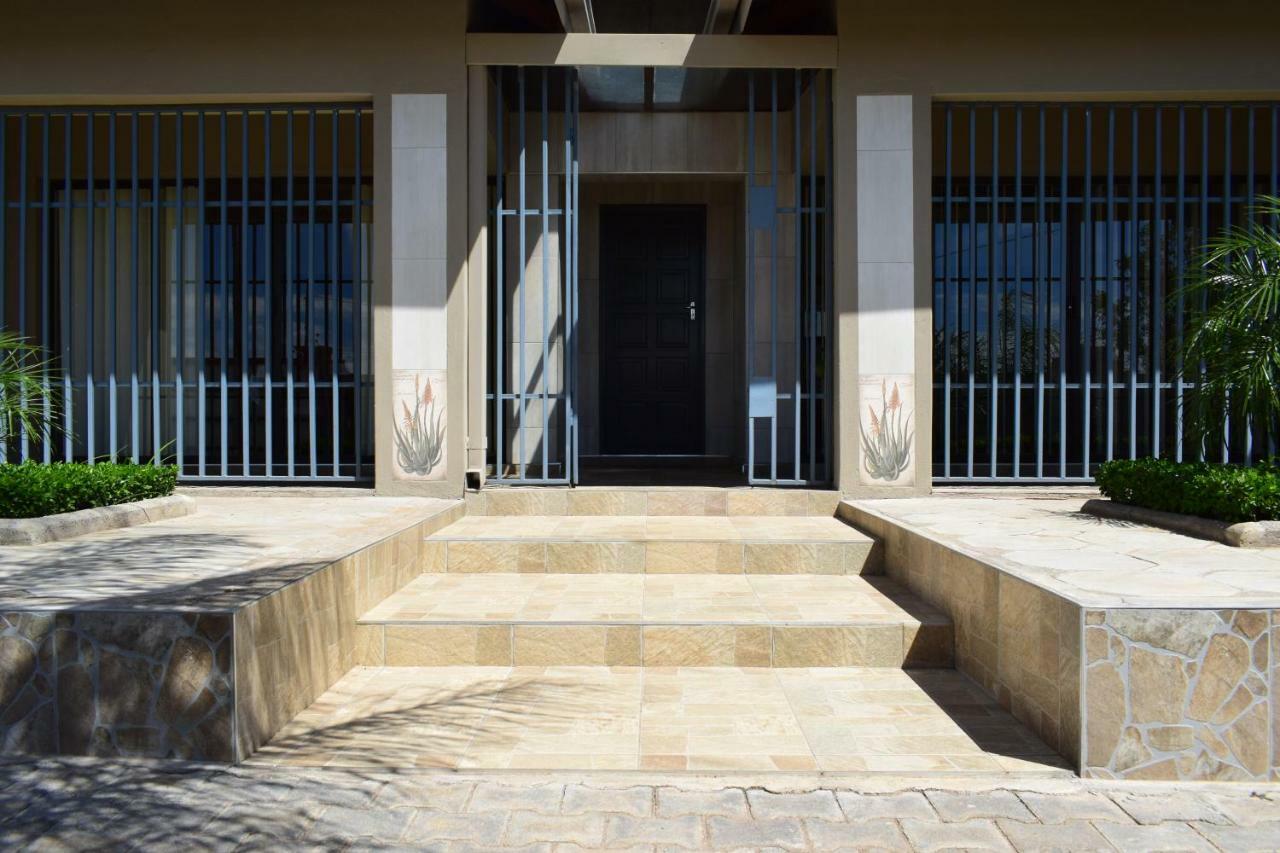 Grey Oak Holiday House Bulawayo Exterior photo