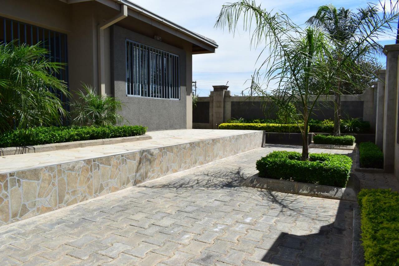 Grey Oak Holiday House Bulawayo Exterior photo