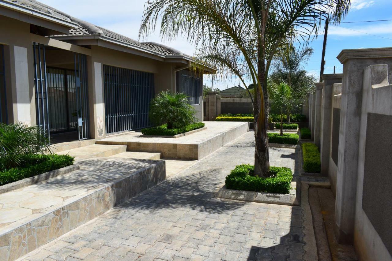 Grey Oak Holiday House Bulawayo Exterior photo